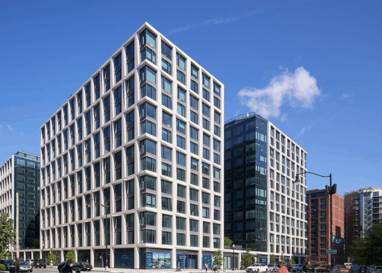 Crossing D.C. apartment community using Luxer Liaison smart package room